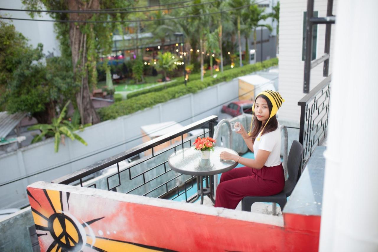 Beehive Phuket Old Town Hostel Exterior photo