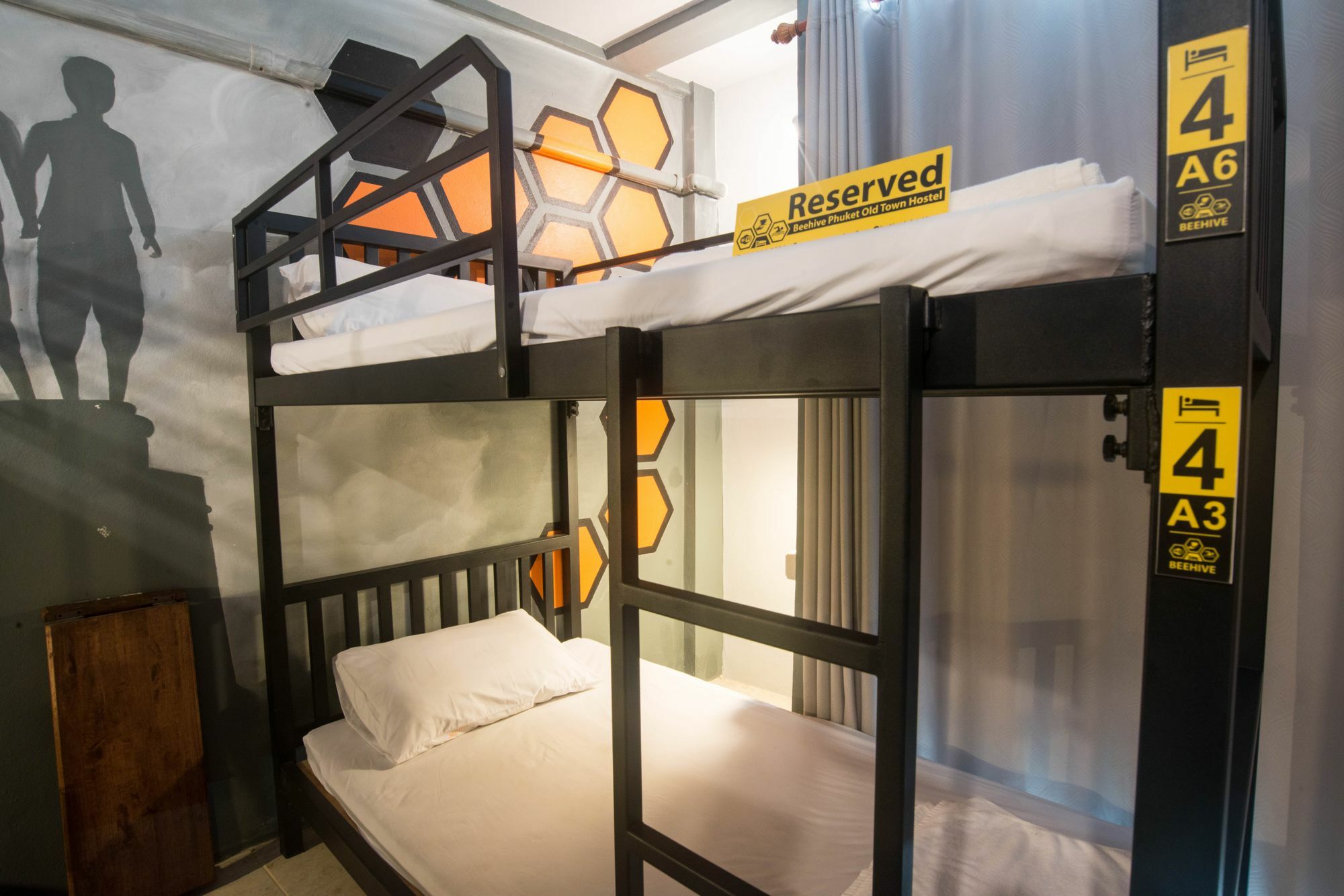 Beehive Phuket Old Town Hostel Exterior photo