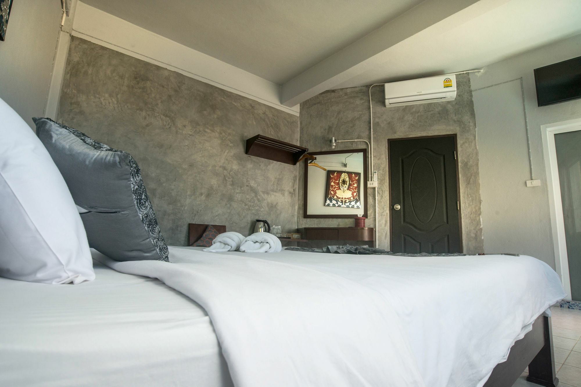 Beehive Phuket Old Town Hostel Exterior photo